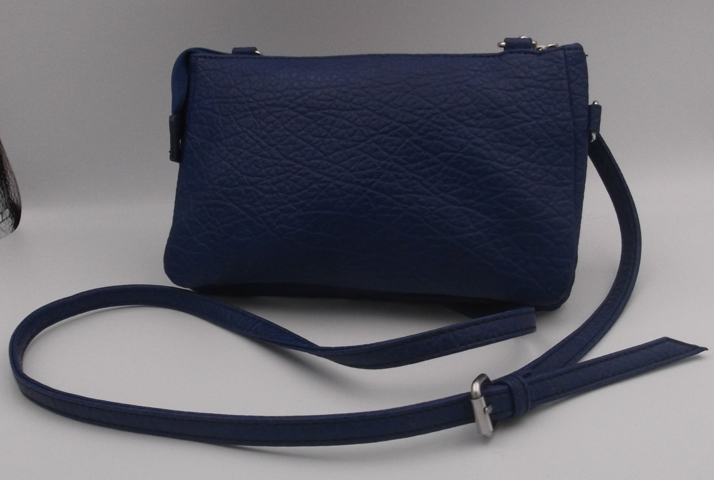 Kenneth Cole Reaction Blue Leather Clutch, Pre-Owned