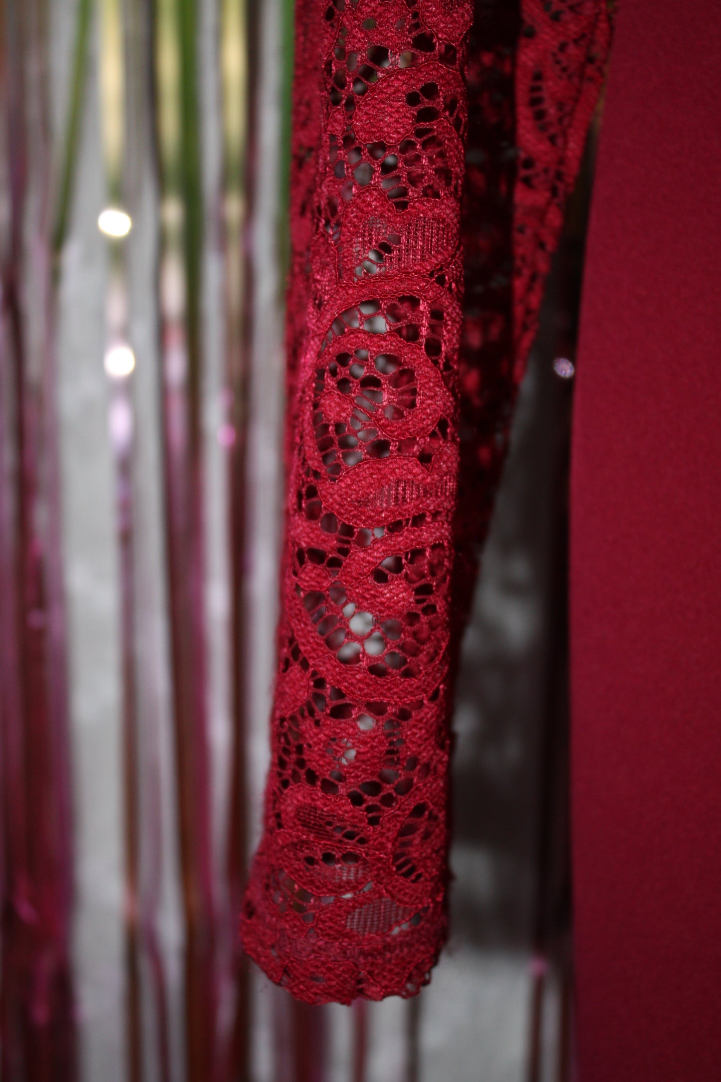 Guess Long Sleeve Lace Sweetheart Sheath Dress, Women's, Burgundy, Size 12, Pre-Owned