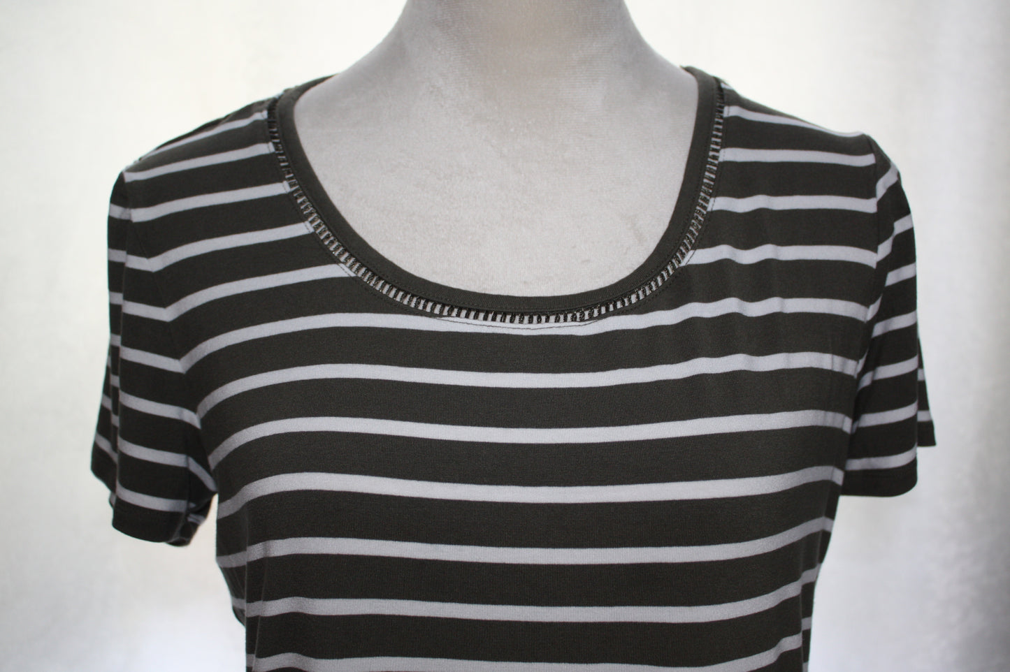 Tommy Hilfiger Olive & White Striped Tee, Women's, Size M, Pre-Owned