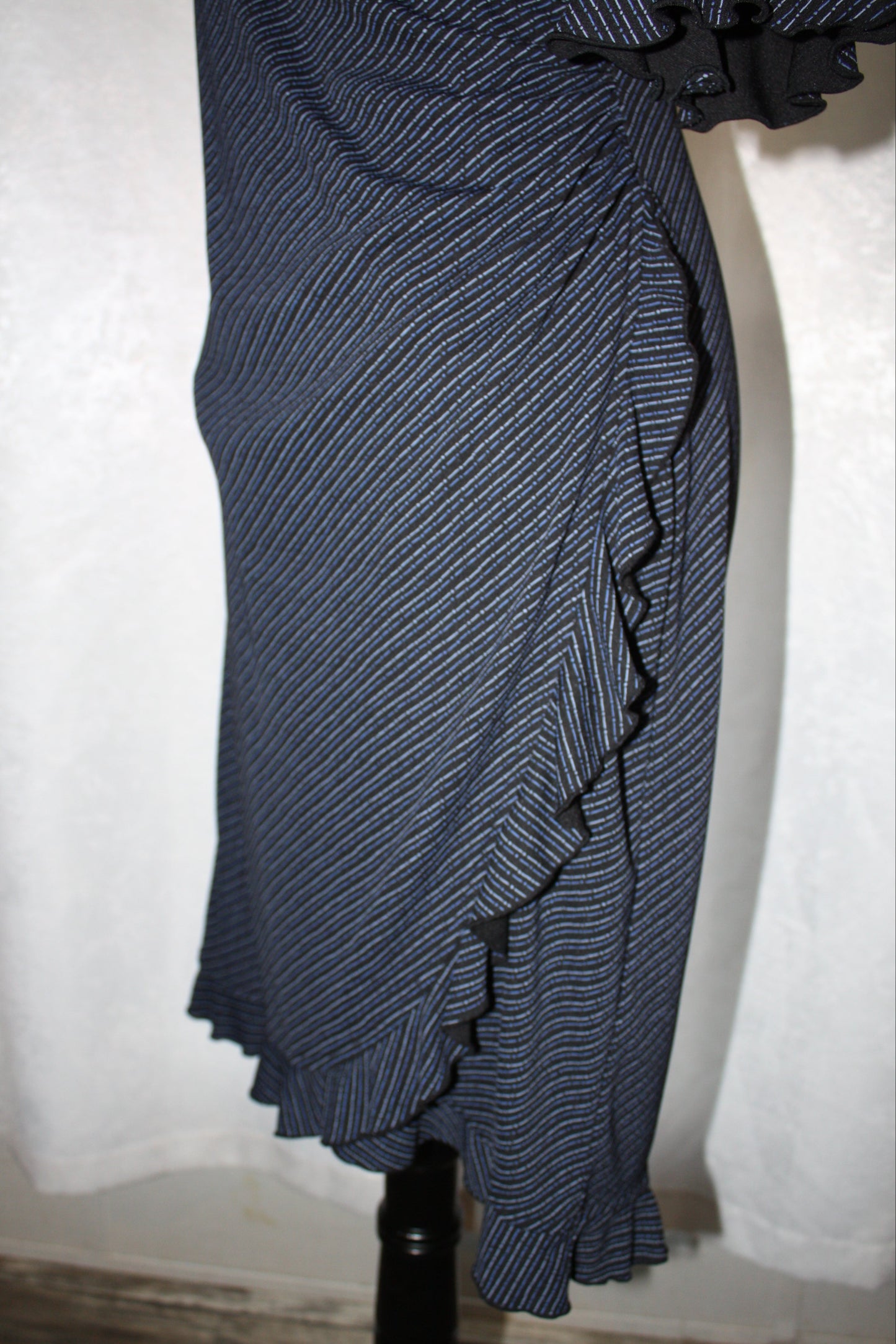 Express, Classic Navy & White Ruffle Wrap Dress, Women's, Size 7/8, Size M, Pre-Owned